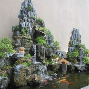 Thi Công Hòn Non Bộ Biệt Thự 3 Hòn non bộ ướt (có nước và cá)