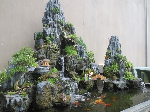 Hòn non bộ ướt (có nước và cá)