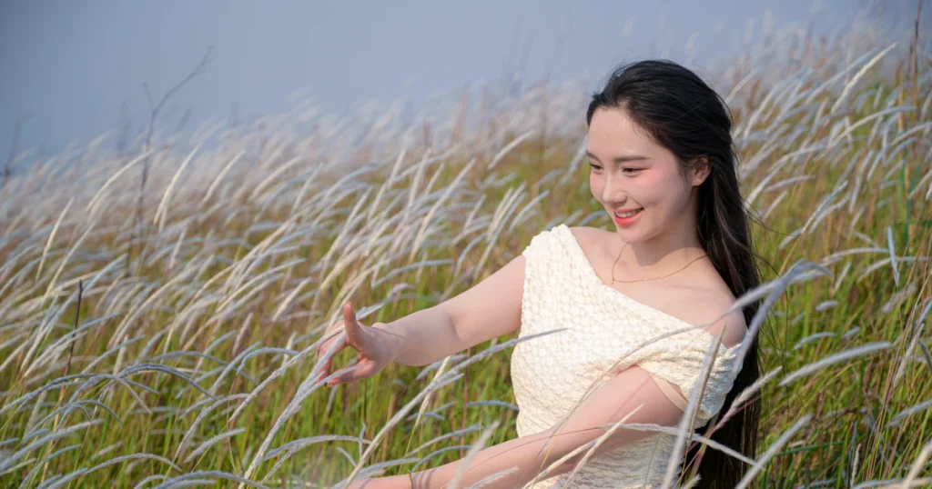 Mái chòi lá cỏ tranh tại quán cà phê sân vườn sinh thái