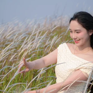 Mái chòi lá cỏ tranh tại quán cà phê sân vườn sinh thái